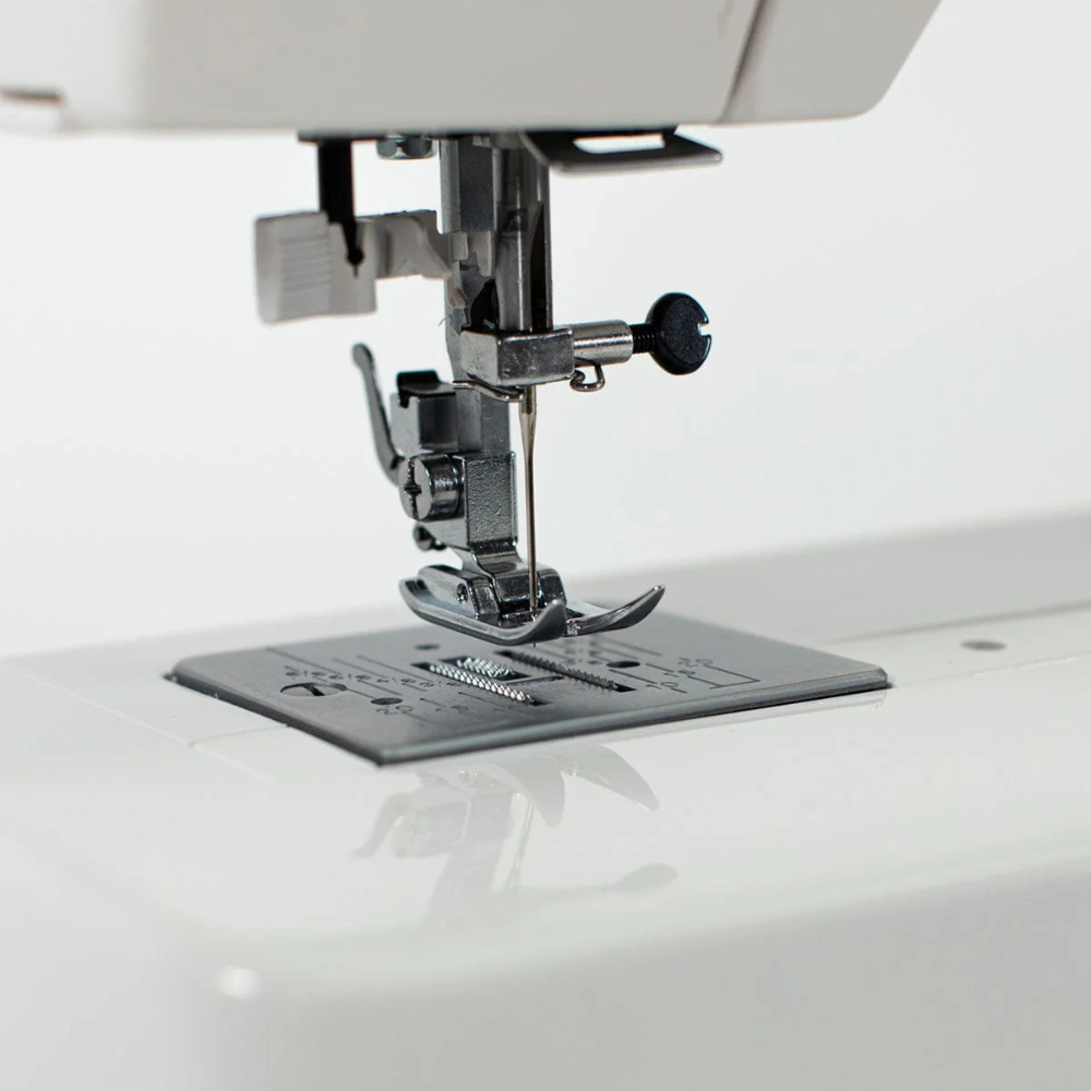 Janome J3-18 +  FREE Fashion & Finishing kit